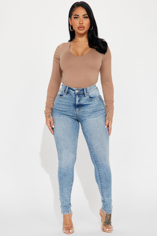 Contour Beauty Sculpting Stretch Skinny Jeans - Light Wash