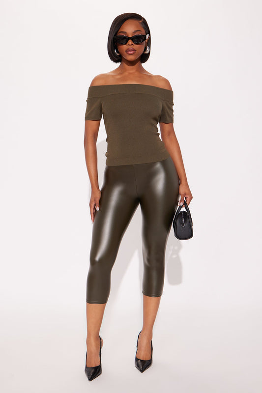 Linda Mid Rise Faux Leather Capri Legging 19″ - Olive