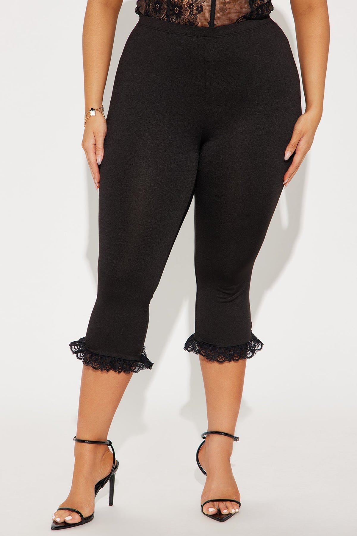 Roma Ruffle Trim Capri Legging - Black